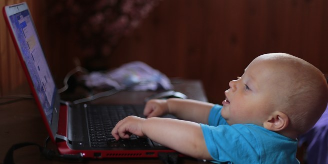 kid-notebook-computer-learns-159533